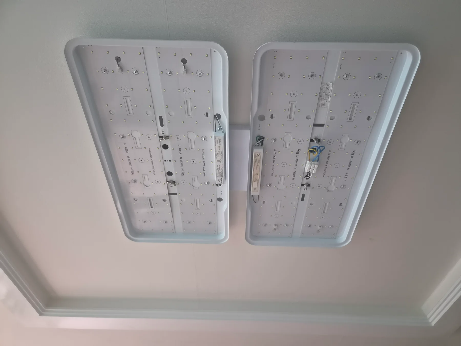 샘머리 아파트 LED 조명 기판과 전원선 연결