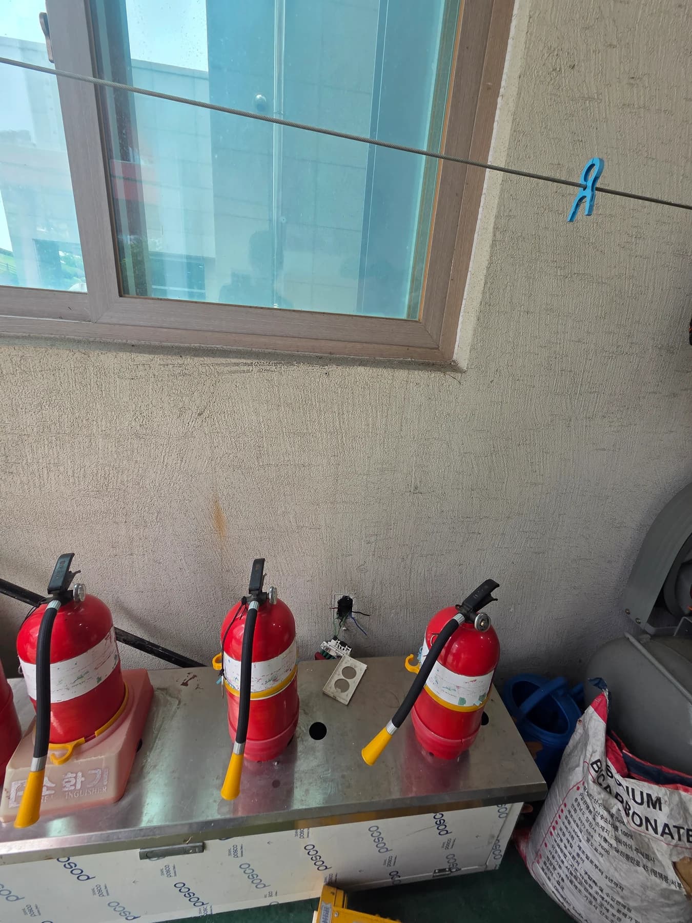 배선과 누전차단기 주변을 정리한 대전 전기수리 현장