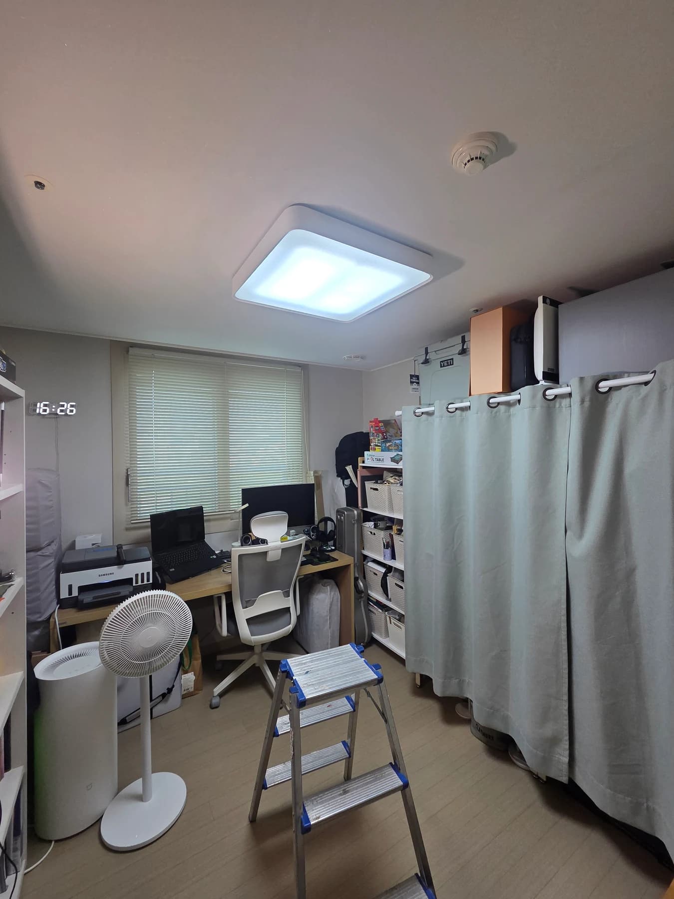 세종 수루배마을 6단지 방등 리폼 후 켜진 사각 천장 조명